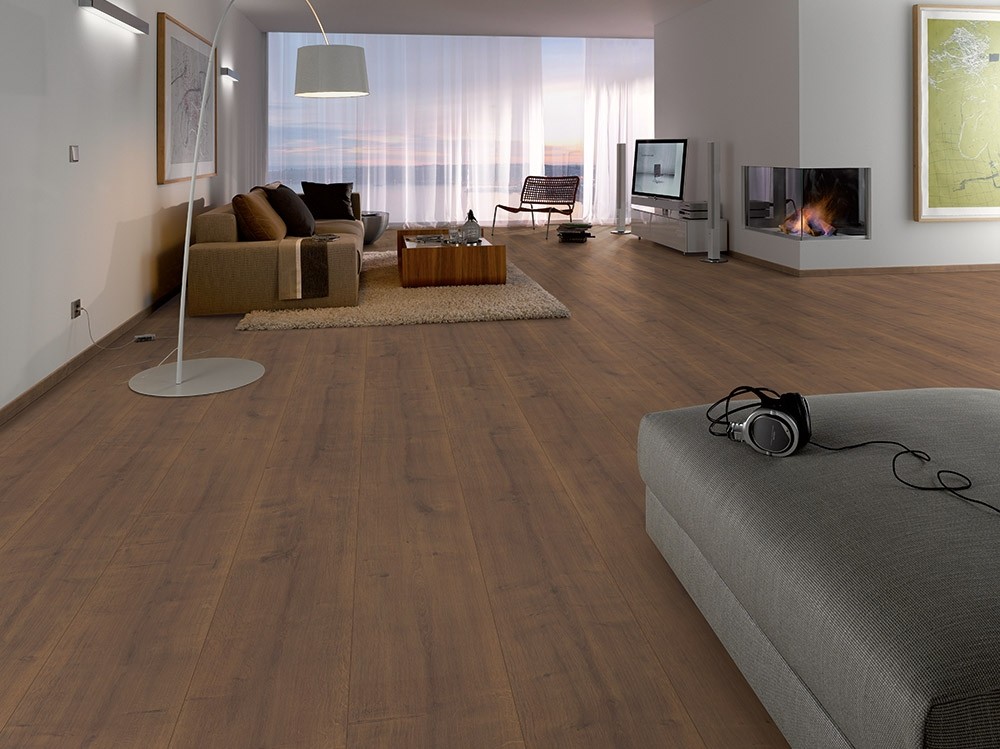 Egger Kingsize vgroef 8mm Hamilton Eiken Donker 104