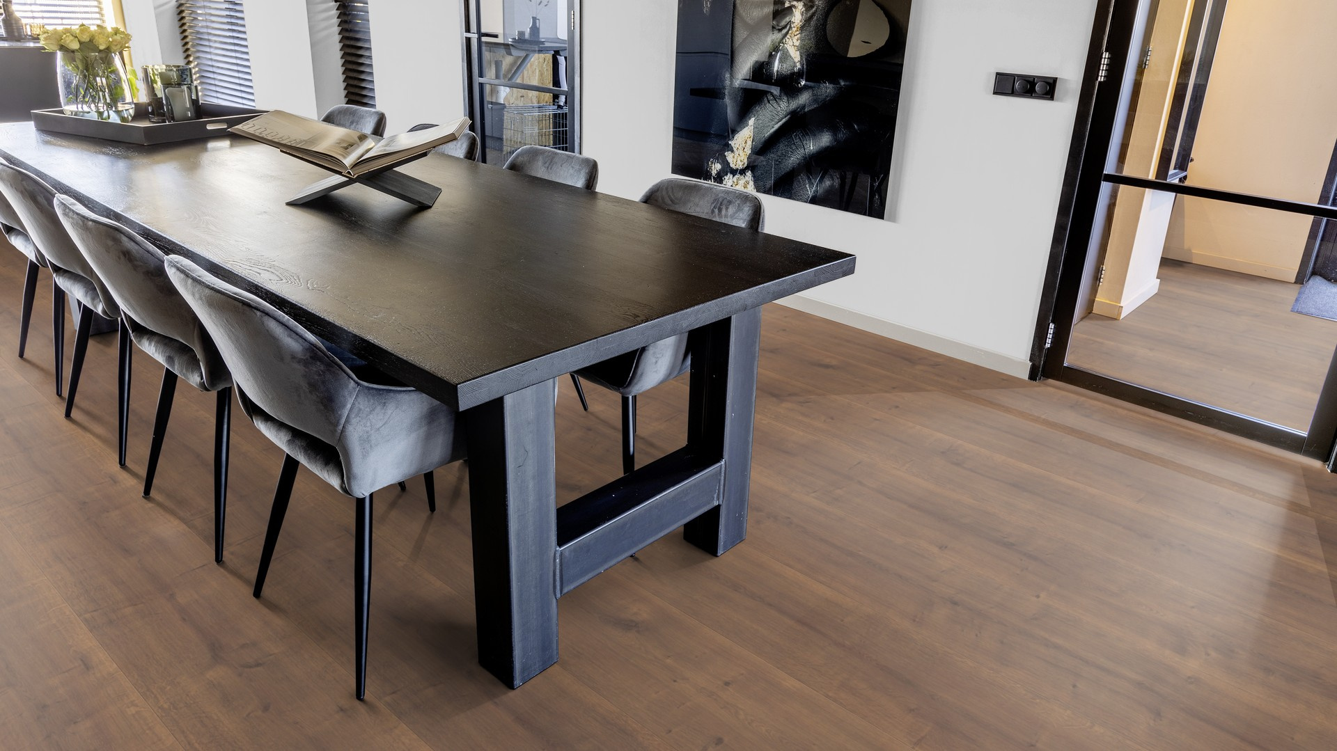 Egger Kingsize vgroef 8mm Hamilton Eiken Donker 104