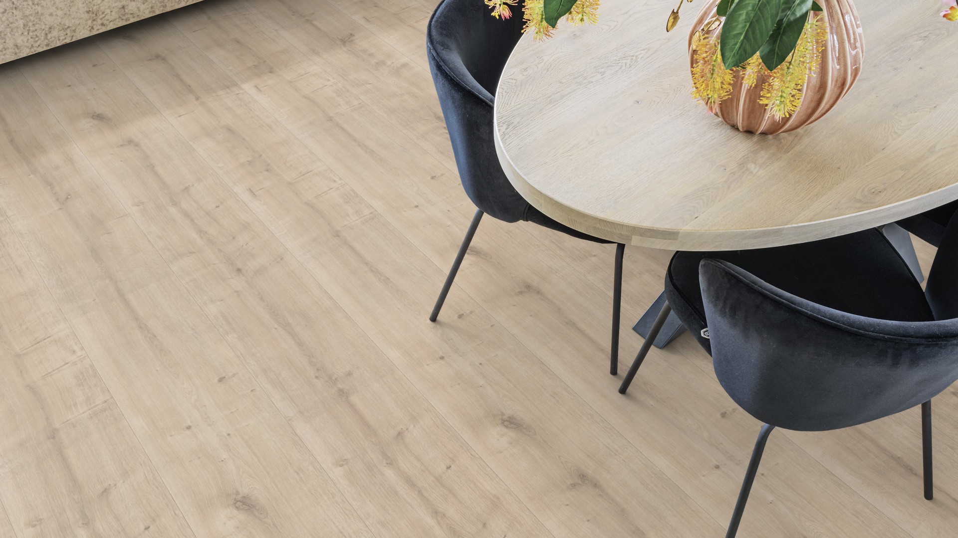 Egger Kingsize vgroef 8mm Hamilton Eiken Creme 107