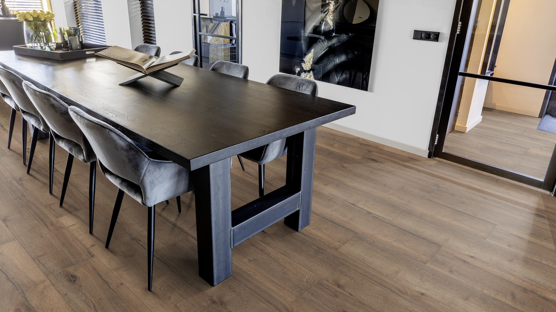 Egger Kingsize vgroef 8mm Valley Eiken Mocca 016