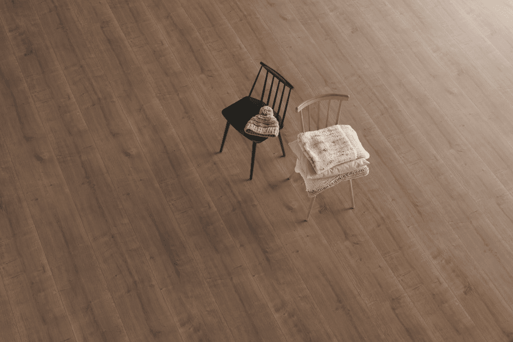 Egger Kingsize vgroef 8mm Hamilton Eiken Donker 104